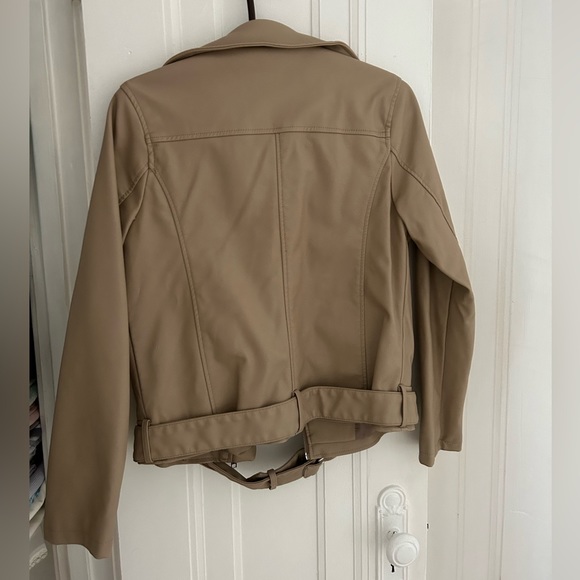Forever 21 Belted Moto Jacket NWT Taupe Beige S Faux Leather NICKS/FLAW SEE PICS - Picture 2 of 14
